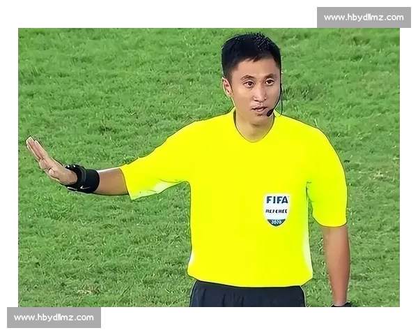 马宁世俱杯强硬执法：阻止违规换人引发教练组围堵